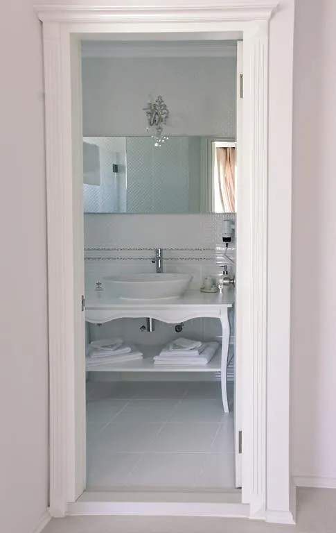 Lara Ilica Hotel Çeşme 2*,